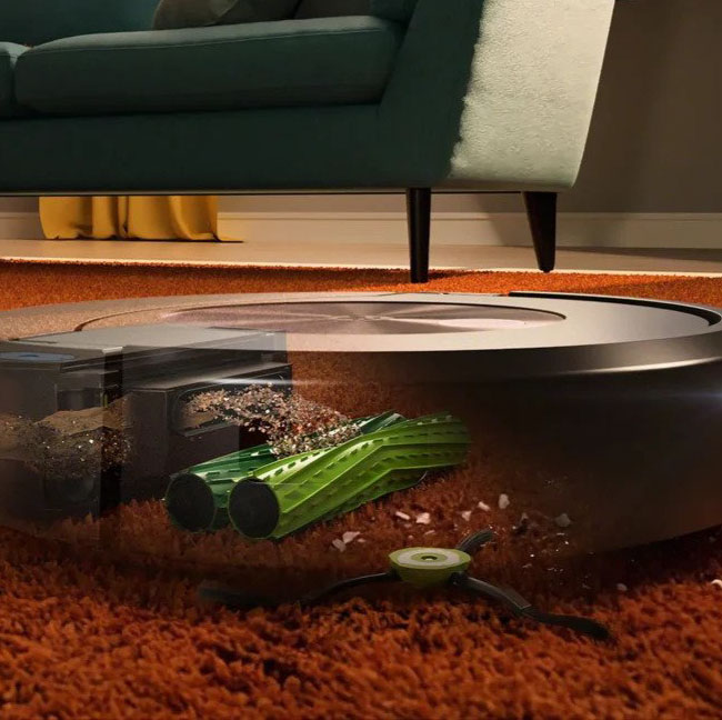 iRobot Roomba Combo 10 max má 2 proti sebe rotujúce kefy